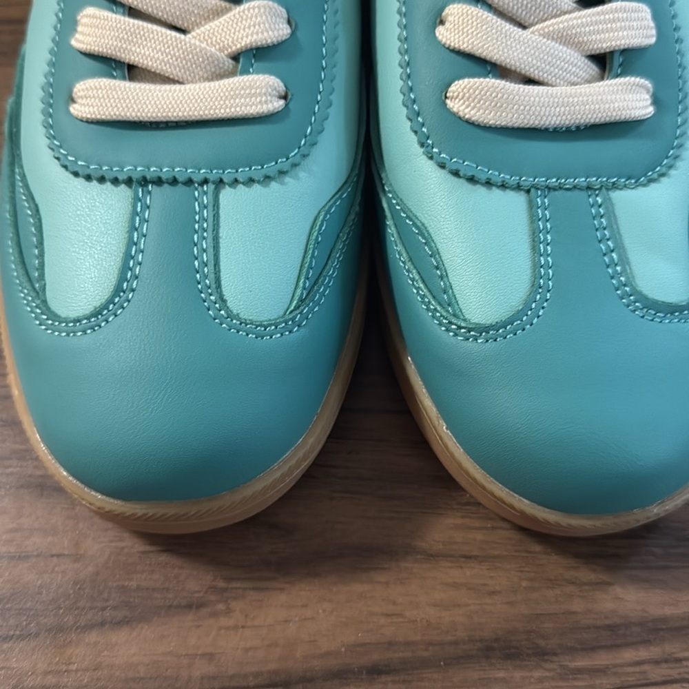 Brand NEW La Shiloh Women’s Stylish Teal and White Sneakers - Picture 5 of 8